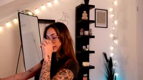 Snapshot of naomii_20 chatting on September 18, 3:03 pm naomii_20 online show from September 18, 3:03 pm