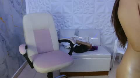 Snapshot of naomis_36 chatting on May 11, 4:15 pm Naomis online show from May 11, 4:15 pm