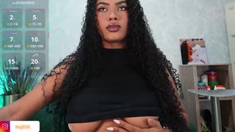 Snapshot of naomixjones1 chatting on March 23, 3:43 am Naomi online show from March 23, 3:43 am