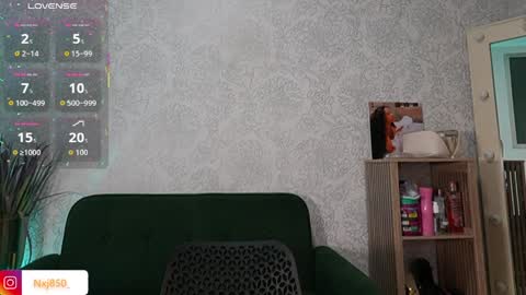Snapshot of naomixjones1 chatting on April 4, 10:18 pm Naomi online show from April 4, 10:18 pm