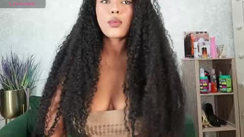 Snapshot of naomixjones1 chatting on April 17, 3:53 am Naomi online show from April 17, 3:53 am