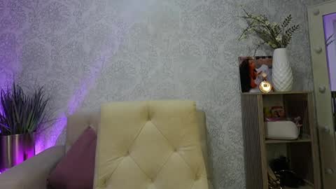 Snapshot of naomixjones1 chatting on April 25, 6:49 am Naomi online show from April 25, 6:49 am