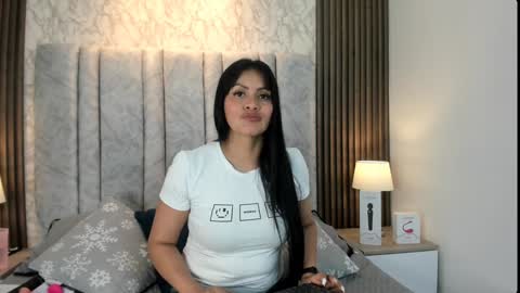 Snapshot of naomy_smithx chatting on January 15, 7:23 pm Naomy Smith online show from January 15, 7:23 pm