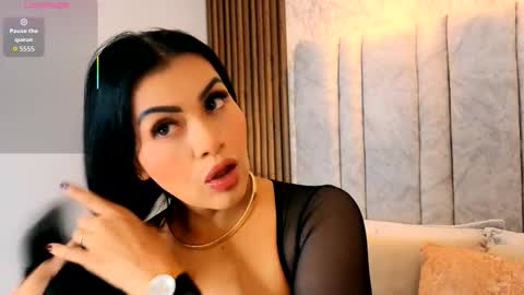 Naomy Smith online show from February 11, 11:15 am