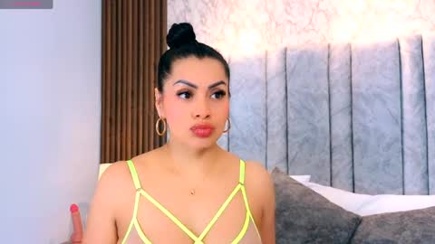 Naomy Smith online show from April 17, 11:35 am