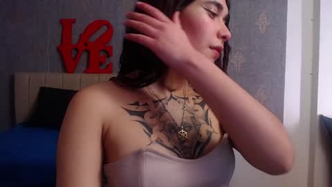 Snapshot of naomybenedetti chatting on December 10, 8:05 pm Nao online show from December 10, 8:05 pm