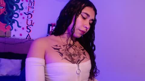 Snapshot of naomybenedetti chatting on January 2, 2:02 pm Nao online show from January 2, 2:02 pm