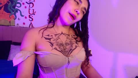 Snapshot of naomybenedetti chatting on January 5, 5:30 pm Nao online show from January 5, 5:30 pm