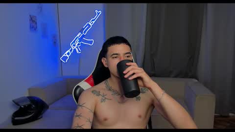 Snapshot of naranjo_seb chatting on March 25, 10:27 pm sebastian online show from March 25, 10:27 pm