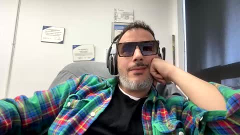 nassobout online show from March 3, 9:42 pm