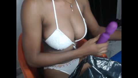nasty_luna0 online show from January 6, 4:36 am