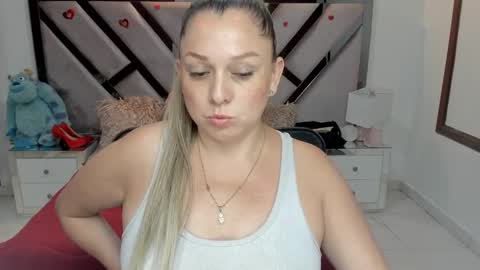 Snapshot of natalia5560 chatting on October 16, 5:03 pm natalia5560 online show from October 16, 5:03 pm