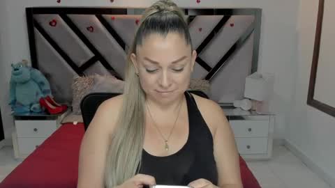 Snapshot of natalia5560 chatting on October 20, 1:00 pm natalia5560 online show from October 20, 1:00 pm