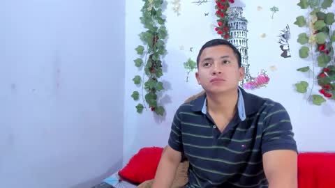 Snapshot of nataliaandjulliam chatting on February 3, 3:48 am nataliaandjulliam online show from February 3, 3:48 am