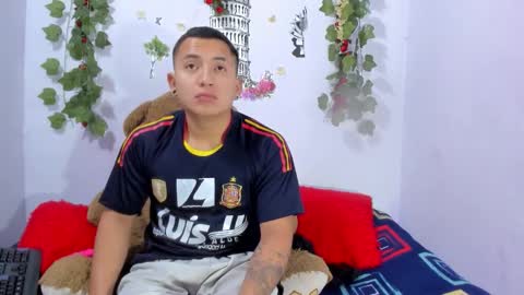 Snapshot of nataliaandjulliam chatting on February 12, 5:02 am nataliaandjulliam online show from February 12, 5:02 am