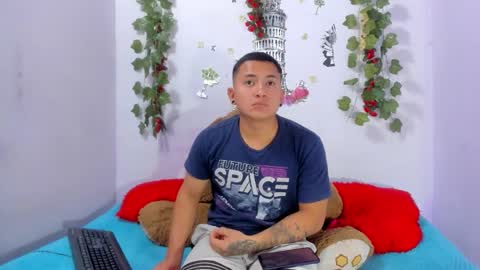 Snapshot of nataliaandjulliam chatting on February 22, 3:07 am nataliaandjulliam online show from February 22, 3:07 am