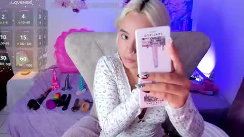 Snapshot of nataliahenao_69 chatting on June 8, 3:23 pm Nataliua Henao online show from June 8, 3:23 pm