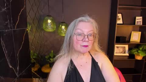 Snapshot of natalicloud chatting on April 18, 1:48 pm NataliCloud online show from April 18, 1:48 pm