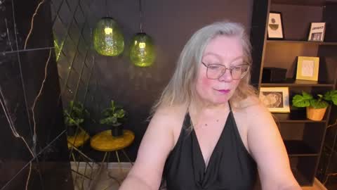 Snapshot of natalicloud chatting on May 2, 1:38 pm NataliCloud online show from May 2, 1:38 pm