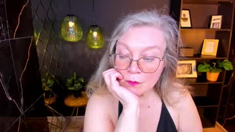 Snapshot of natalicloud chatting on May 5, 1:30 pm NataliCloud online show from May 5, 1:30 pm