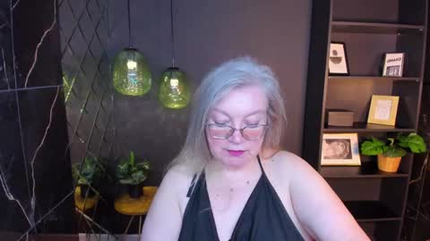 Snapshot of natalicloud chatting on May 6, 1:16 pm NataliCloud online show from May 6, 1:16 pm
