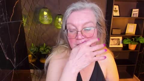 Snapshot of natalicloud chatting on May 7, 1:38 pm NataliCloud online show from May 7, 1:38 pm