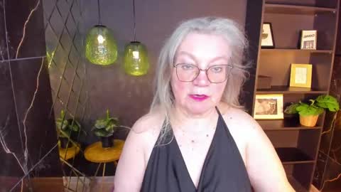 Snapshot of natalicloud chatting on May 18, 1:06 pm NataliCloud online show from May 18, 1:06 pm