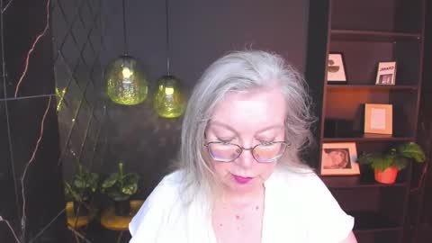 Snapshot of natalicloud chatting on May 26, 1:18 pm NataliCloud online show from May 26, 1:18 pm