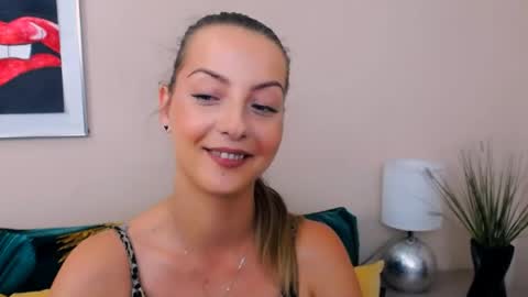 Snapshot of natalie_live chatting on June 23, 6:22 am NatalieSexy online show from June 23, 6:22 am