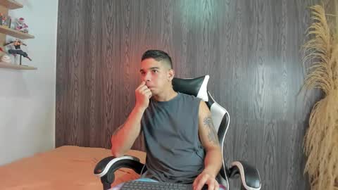 Snapshot of natan_77 chatting on January 15, 3:33 am natan_77 online show from January 15, 3:33 am