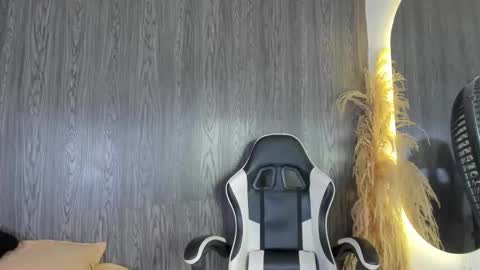 Snapshot of natan_77 chatting on February 6, 5:12 am natan_77 online show from February 6, 5:12 am