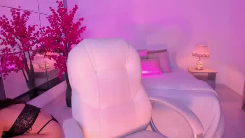 Natasha aniston1 online show from April 23, 3:19 am