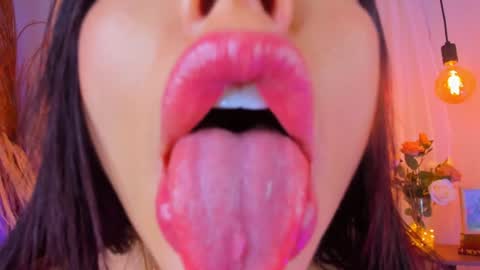 Snapshot of natasha_hartaman chatting on January 30, 2:47 pm       online show from January 30, 2:47 pm