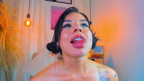 Snapshot of natasha_hartaman chatting on March 9, 11:46 pm       online show from March 9, 11:46 pm