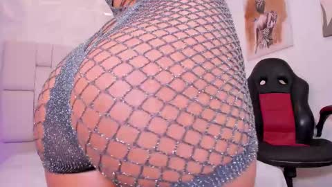 Snapshot of natasha_smith09 chatting on March 5, 9:05 am Natasha Smith online show from March 5, 9:05 am