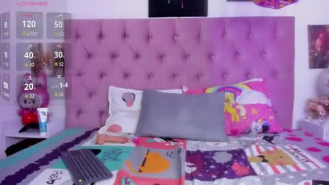Snapshot of natasha_wishx chatting on May 15, 9:00 pm natasha_wishx online show from May 15, 9:00 pm