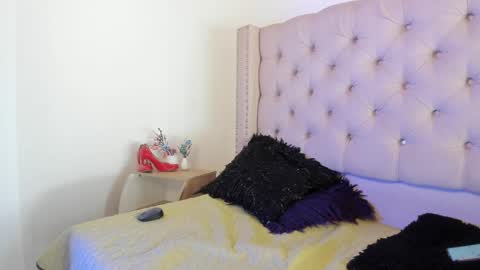 Snapshot of natashaa_clauss chatting on May 15, 7:21 pm Natasha Claus online show from May 15, 7:21 pm