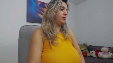 Snapshot of natashaboobs chatting on September 11, 5:18 am natashaboobs online show from September 11, 5:18 am