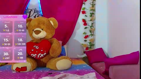 Snapshot of natashakissess chatting on December 19, 4:13 pm NatashaKissess online show from December 19, 4:13 pm