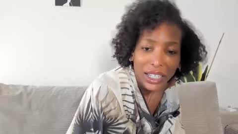 Snapshot of natassiadreamsxxx chatting on February 17, 12:40 am Natassia Dreams online show from February 17, 12:40 am