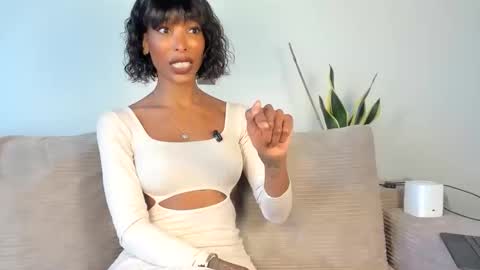 Snapshot of natassiadreamsxxx chatting on February 26, 12:42 am Natassia Dreams online show from February 26, 12:42 am