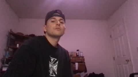 Snapshot of natetheexplorer chatting on April 3, 2:31 am natetheexplorer online show from April 3, 2:31 am