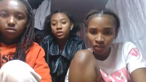 Snapshot of nathalia069 chatting on August 3, 9:37 am nathalia069 online show from August 3, 9:37 am