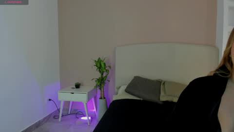 Snapshot of nathalyn05 chatting on April 18, 10:41 am NATHALY online show from April 18, 10:41 am