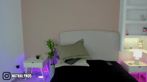 Snapshot of nathalyn05 chatting on April 20, 10:40 am NATHALY online show from April 20, 10:40 am