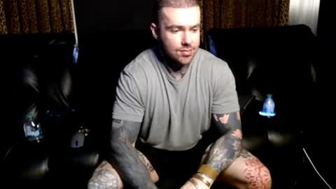 Snapshot of nathaniel_13 chatting on June 19, 9:51 pm NathanielFlex online show from June 19, 9:51 pm