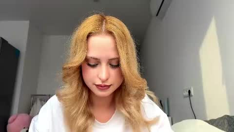 Mia online show from May 14, 2:13 pm