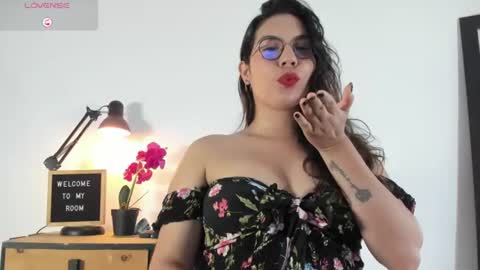 Snapshot of nattytrainor chatting on June 30, 8:54 pm Natty Trainor online show from June 30, 8:54 pm