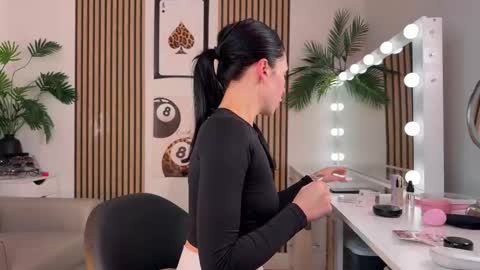 NATTY FIERROS online show from October 13, 7:52 am