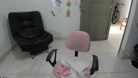 Snapshot of naturalsexlatin chatting on February 15, 4:23 pm Andrea  online show from February 15, 4:23 pm